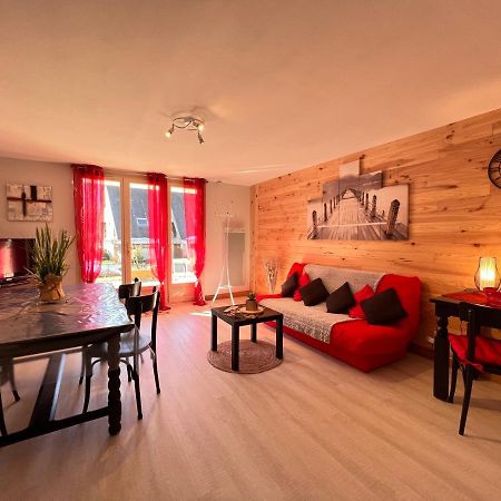 Apartamento T2 ensoleillé. Terrasse et vaste jardin commun Cauterets Exterior foto