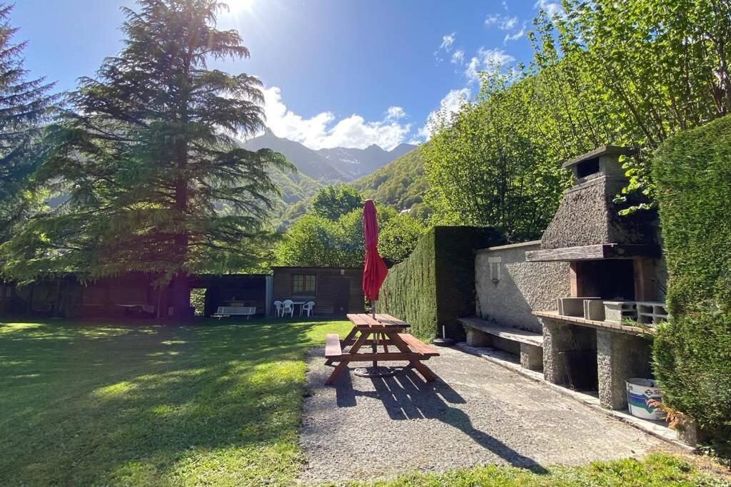 Apartamento T2 ensoleillé. Terrasse et vaste jardin commun Cauterets Exterior foto