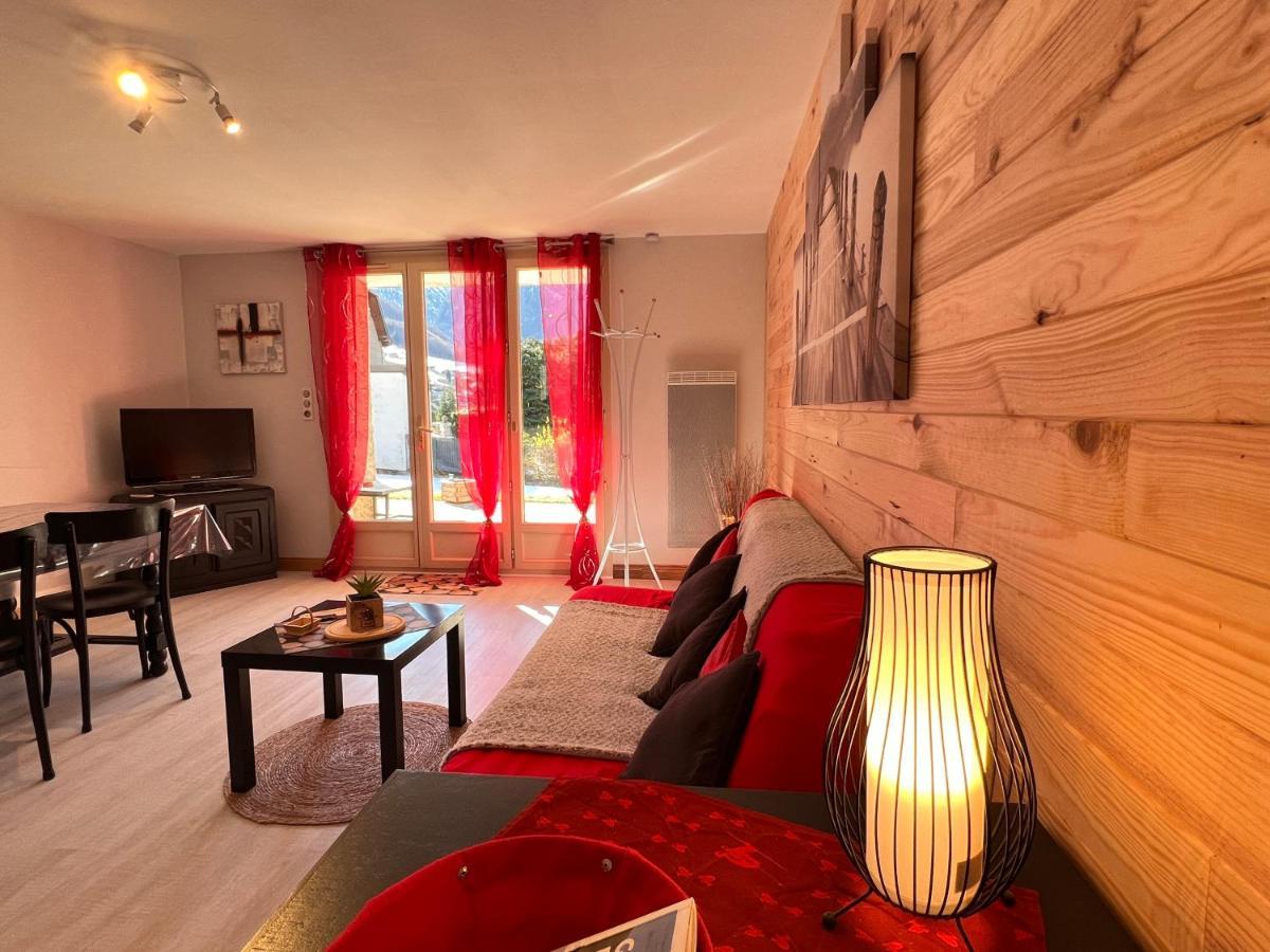 Apartamento T2 ensoleillé. Terrasse et vaste jardin commun Cauterets Exterior foto
