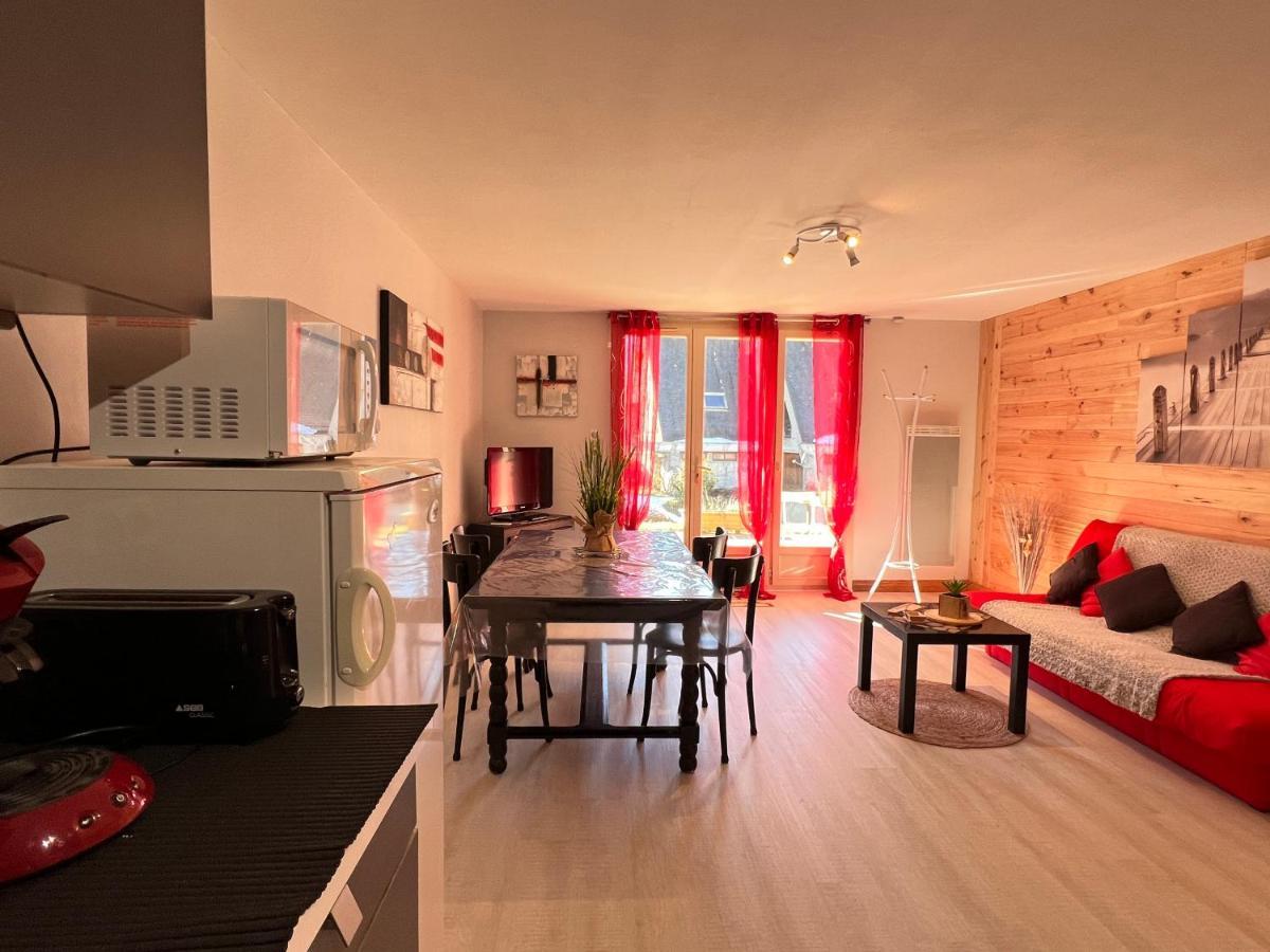 Apartamento T2 ensoleillé. Terrasse et vaste jardin commun Cauterets Exterior foto